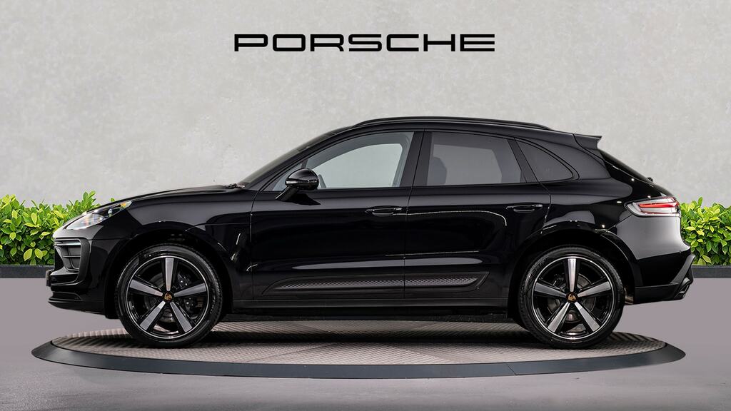 Porsche Macan 5dr Pdk KM26ZYY Black #4