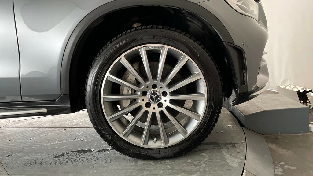 Mercedes-Benz GLC Class Glc 300 Amg Line 4Matic Silver #23