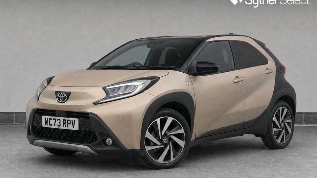 Toyota Aygo X 1.0 Vvt-i Exclusive Canvas Gold #2