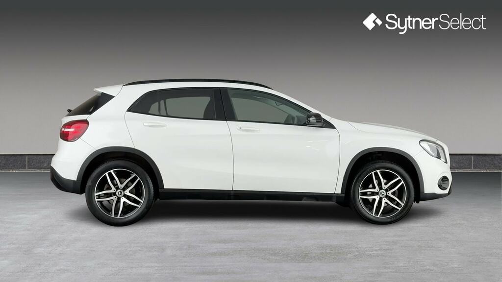 Mercedes-Benz GLA Class Gla 180 Urban Edition White #3