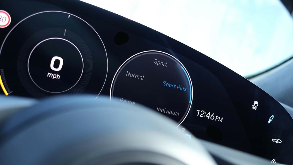 Porsche Taycan Performance Plus 93.4Kwh Turbo S Saloon Electr #17
