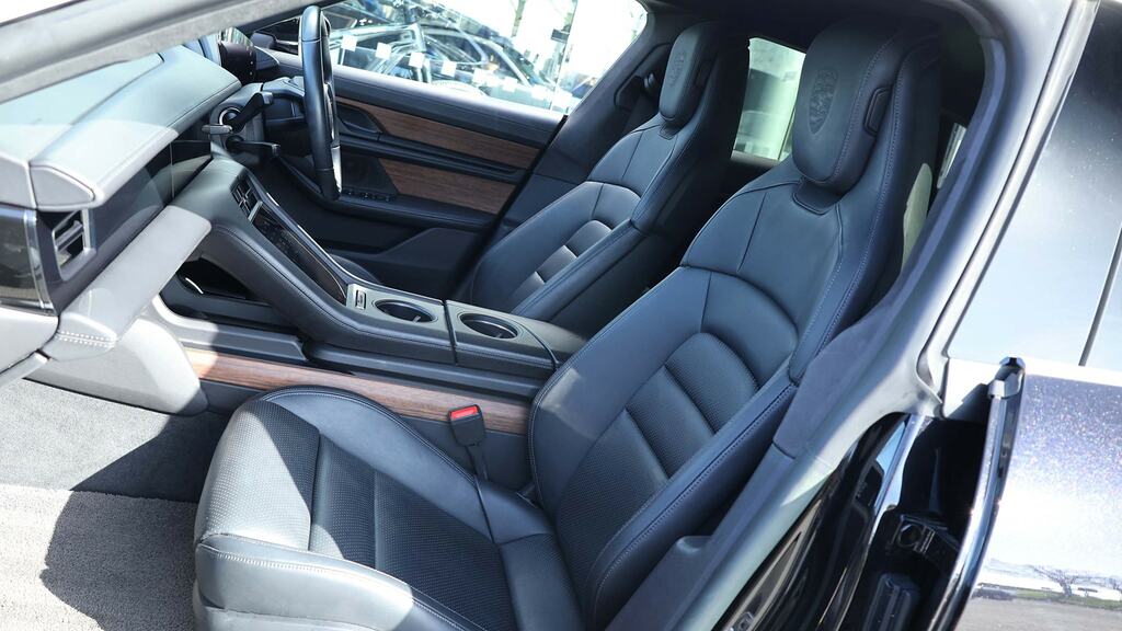 Porsche Taycan Performance Plus 93.4Kwh Turbo S Saloon Electr #14