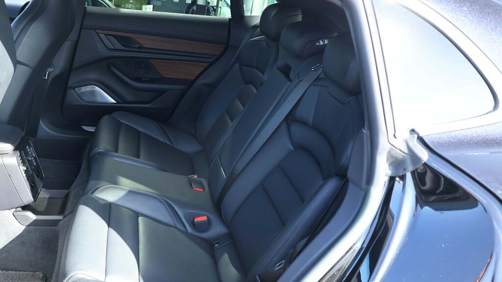 Porsche Taycan Performance Plus 93.4Kwh Turbo S Saloon Electr #15