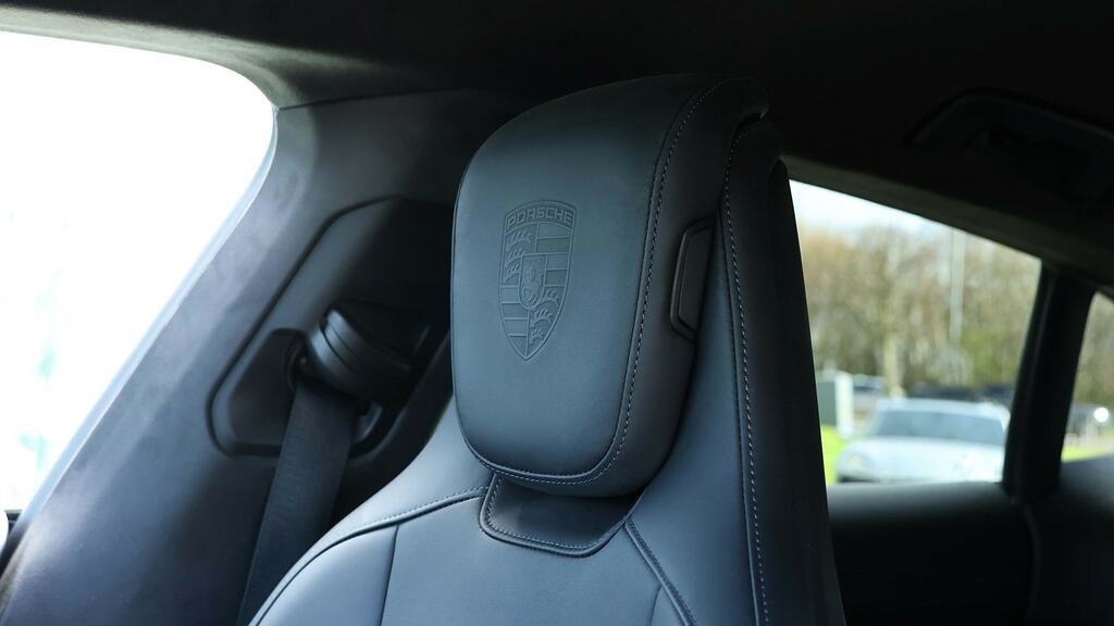 Porsche Taycan Performance Plus 93.4Kwh Turbo S Saloon Electr #19