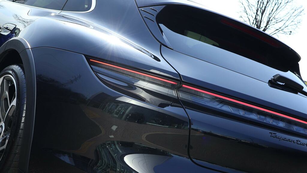 Porsche Taycan Performance Plus 93.4Kwh Turbo S Saloon Electr #24
