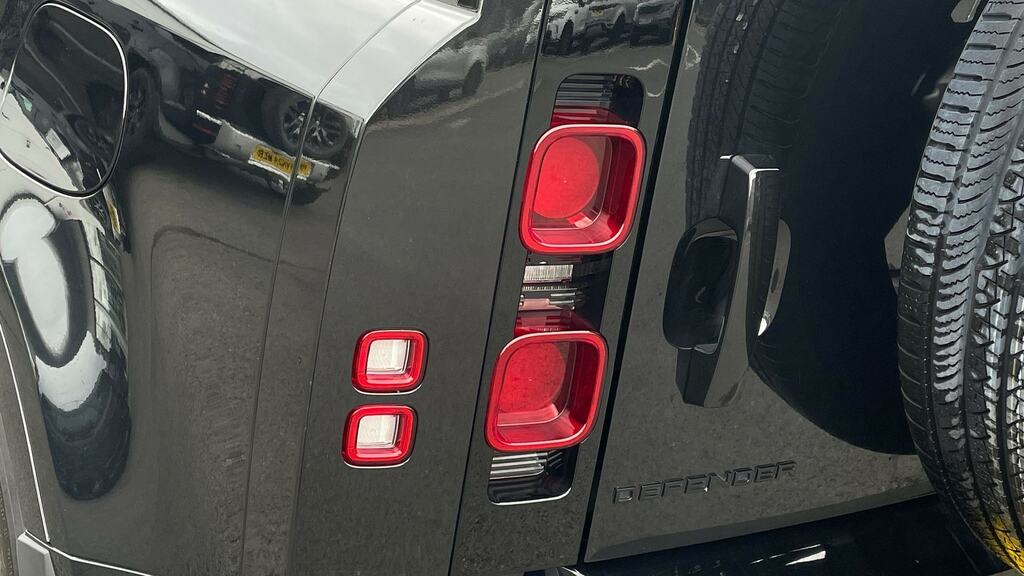 Land Rover Defender 110 Hse Black #19