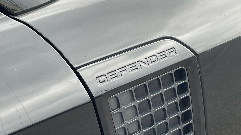 Land Rover Defender 110 Hse Black #20