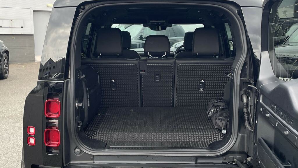 Land Rover Defender 110 Hse Black #10