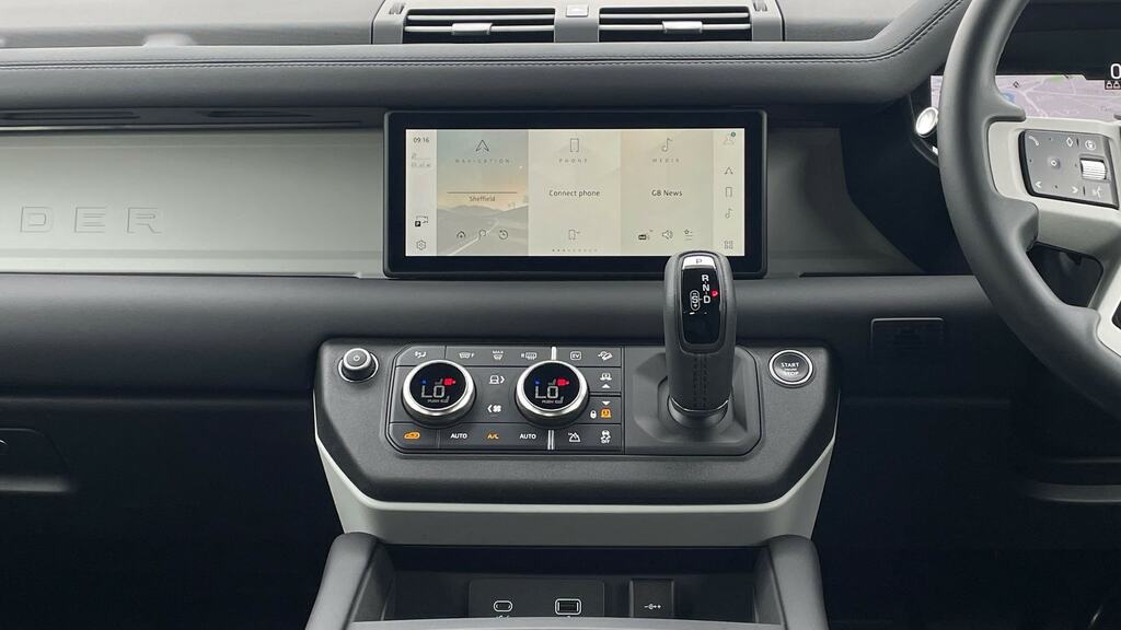 Land Rover Defender 110 Hse Black #14