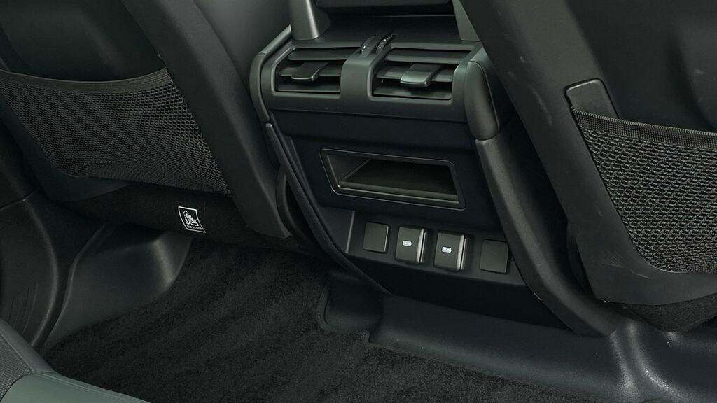 Land Rover Defender 110 Hse Black #18