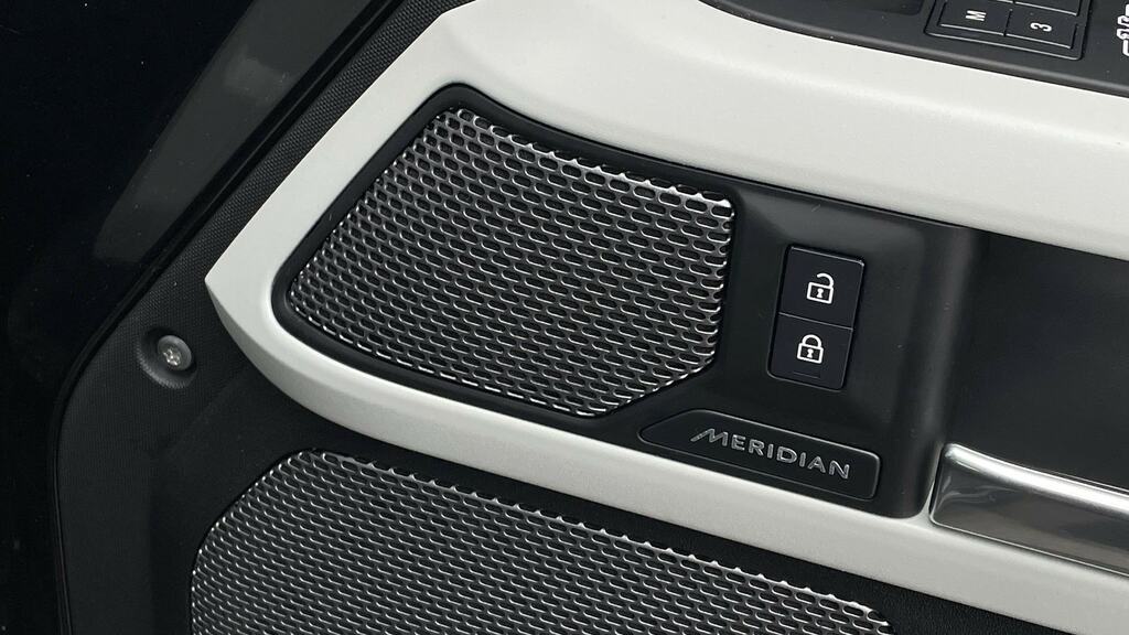 Land Rover Defender 110 Hse Black #24