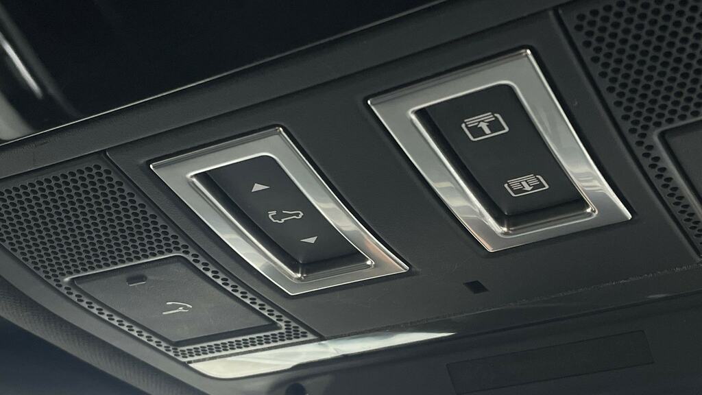 Land Rover Defender 110 Hse Black #23