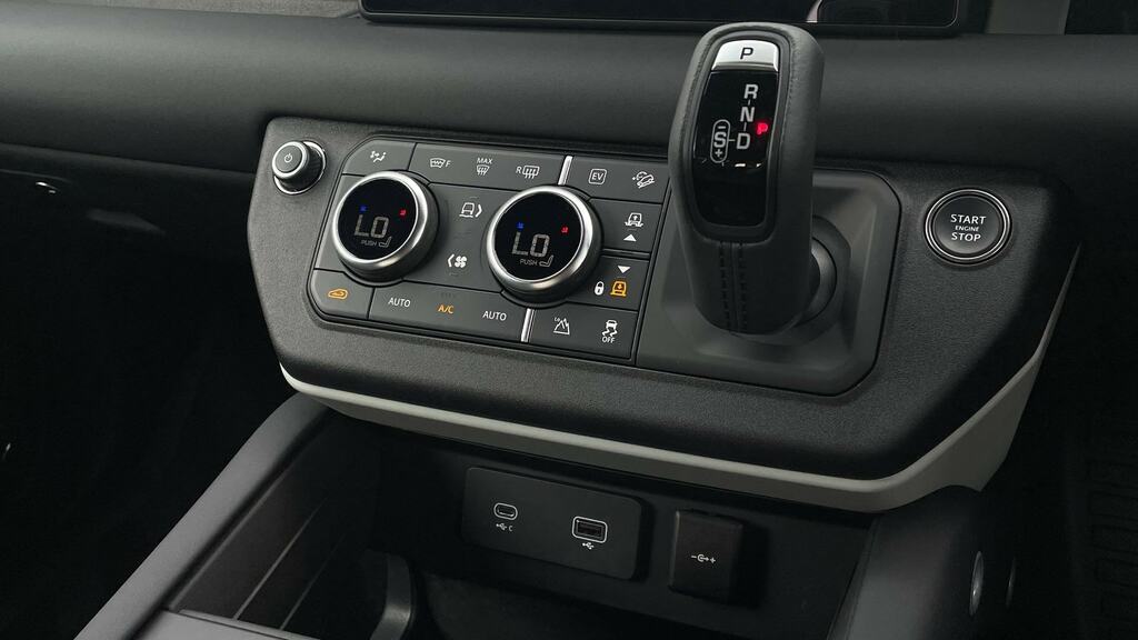 Land Rover Defender 110 Hse Black #13