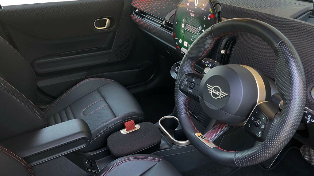 Mini Hatch 1.5 C Sport Level 1 YH74EPP Black #6