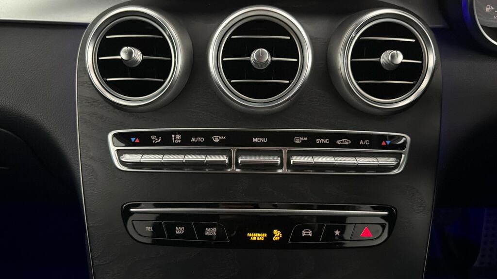 Mercedes-Benz GLC Class Glc 300 4Matic Amg Line Ultimate 9Gtronic White #16