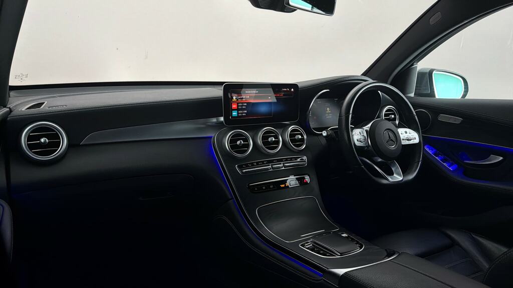 Mercedes-Benz GLC Class Glc 300 4Matic Amg Line Ultimate 9Gtronic White #11