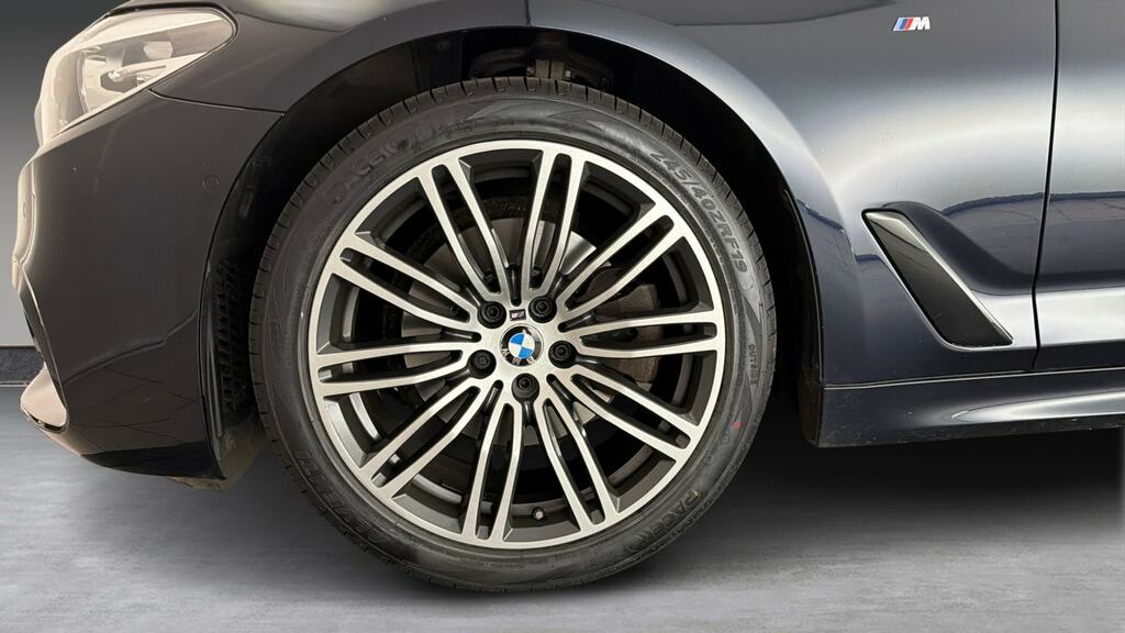 BMW 5 Series 520D M Sport White #26