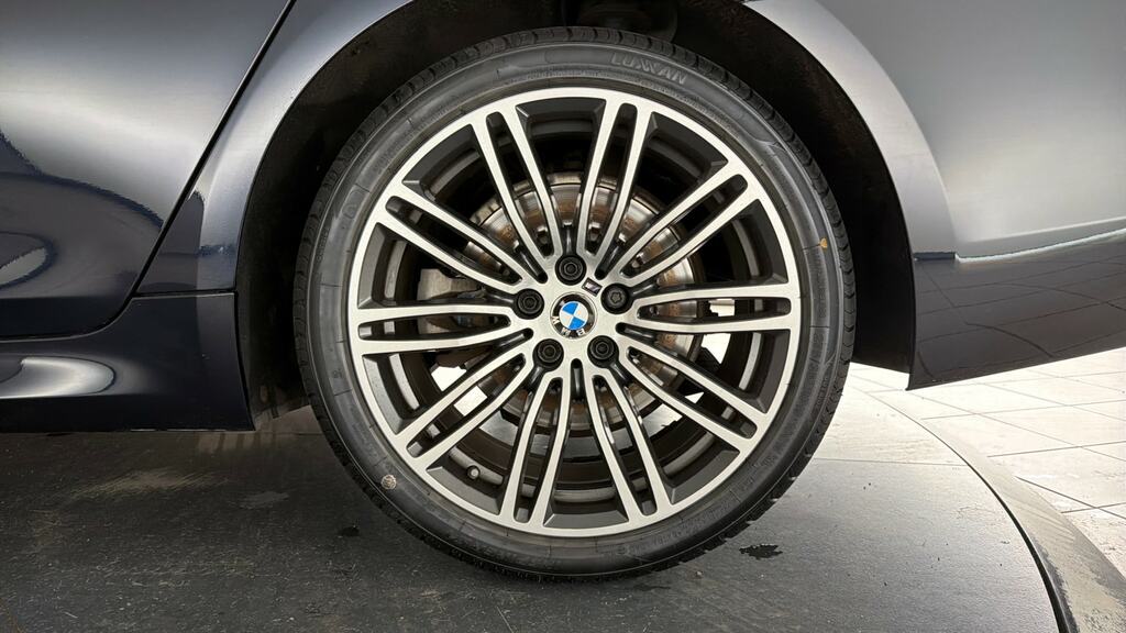 BMW 5 Series 520D M Sport White #25