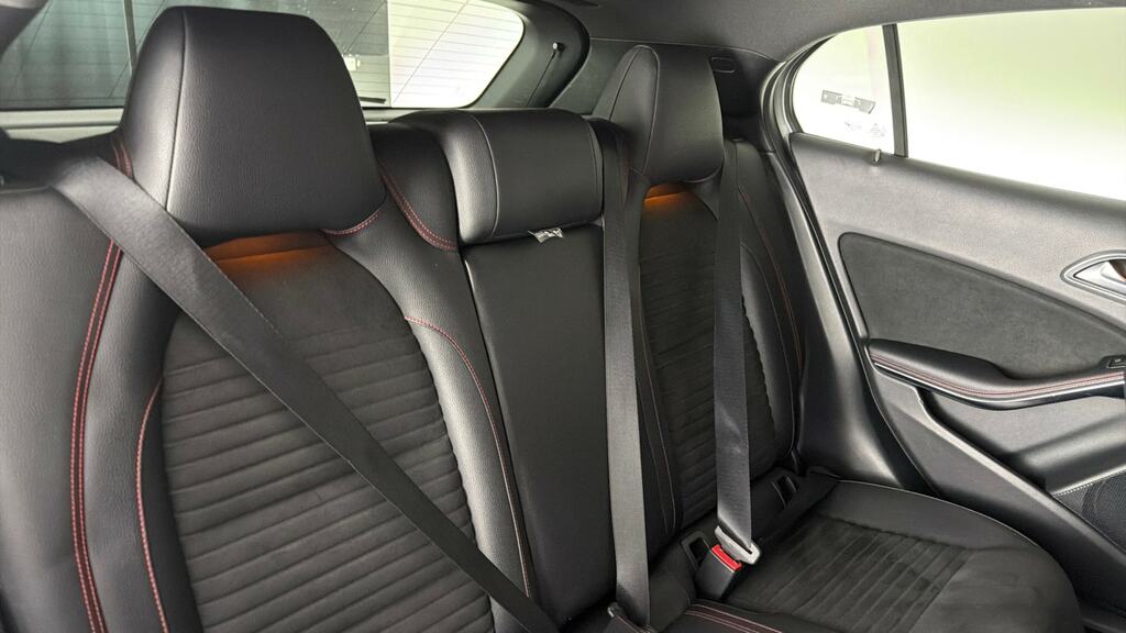 Mercedes-Benz GLA Class Gla 180 Urban Edition White #12