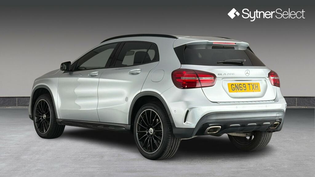 Mercedes-Benz GLA Class Gla 200 Amg Line Edition Silver #2