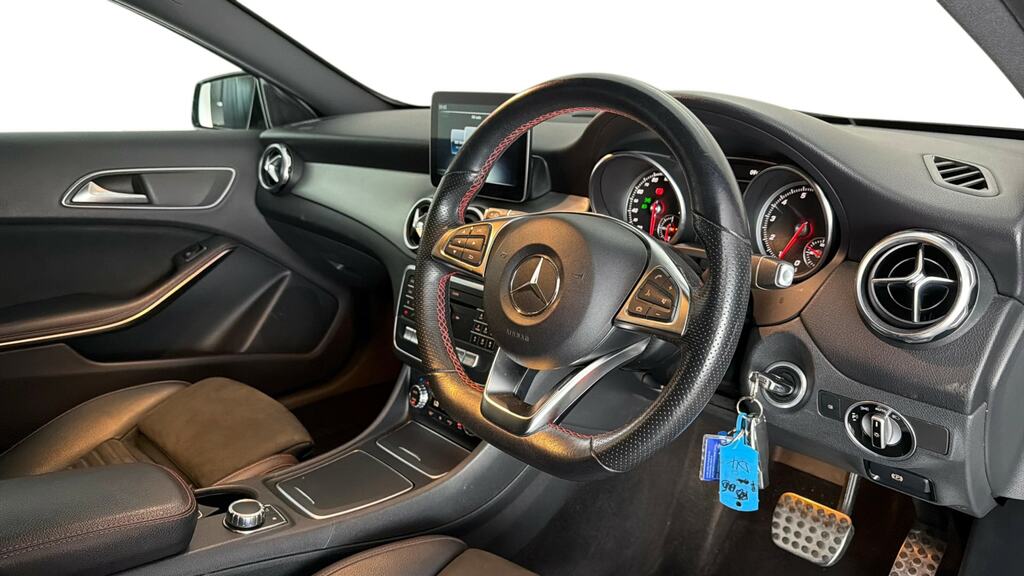 Mercedes-Benz GLA Class Gla 180 Urban Edition White #9