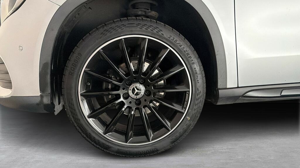 Mercedes-Benz GLA Class Gla 180 Urban Edition White #26