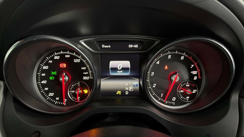 Mercedes-Benz GLA Class Gla 180 Urban Edition White #13