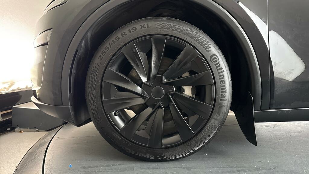 Tesla Model Y 62.5Kwh Suv Rwd 298 Ps Red #23