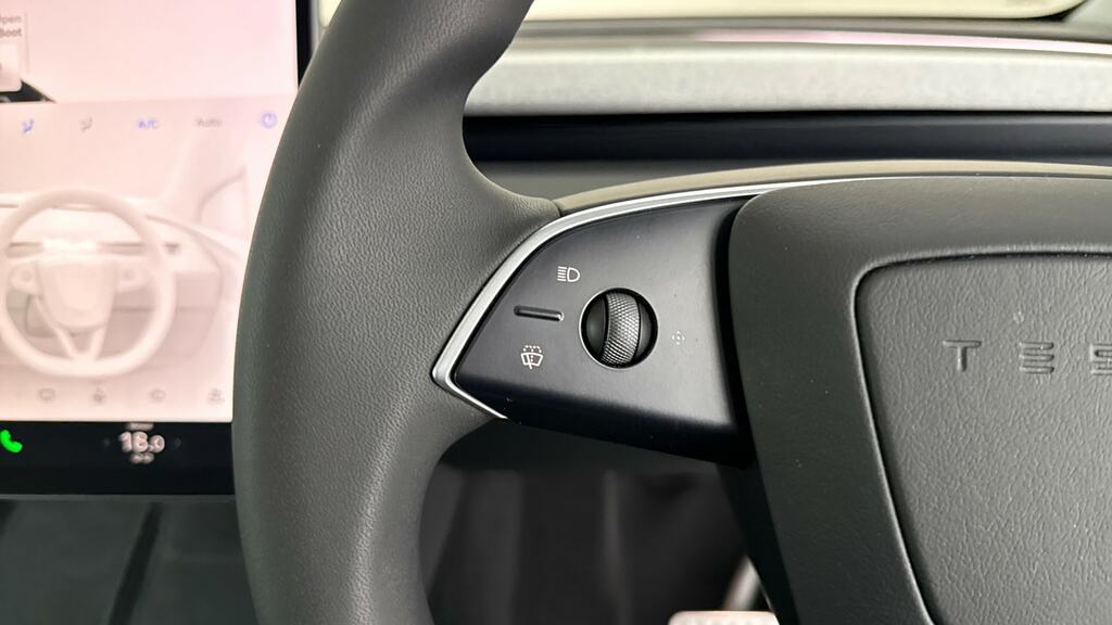 Tesla Model Y 62.5Kwh Suv Rwd 298 Ps Red #16