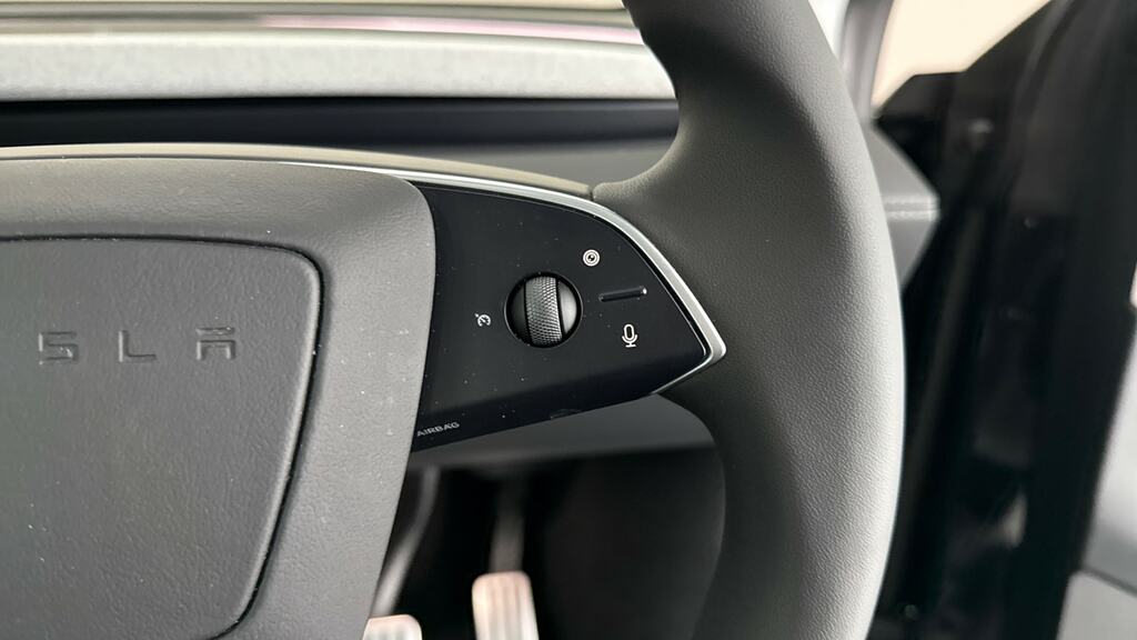 Tesla Model Y 62.5Kwh Suv Rwd 298 Ps Red #17