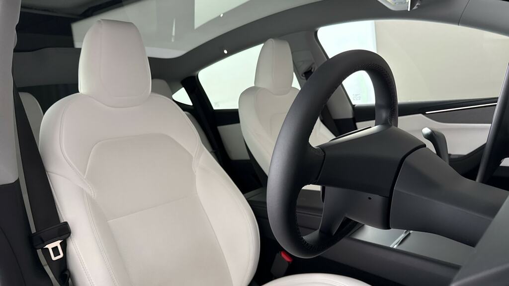 Tesla Model Y 62.5Kwh Suv Rwd 298 Ps Red #10