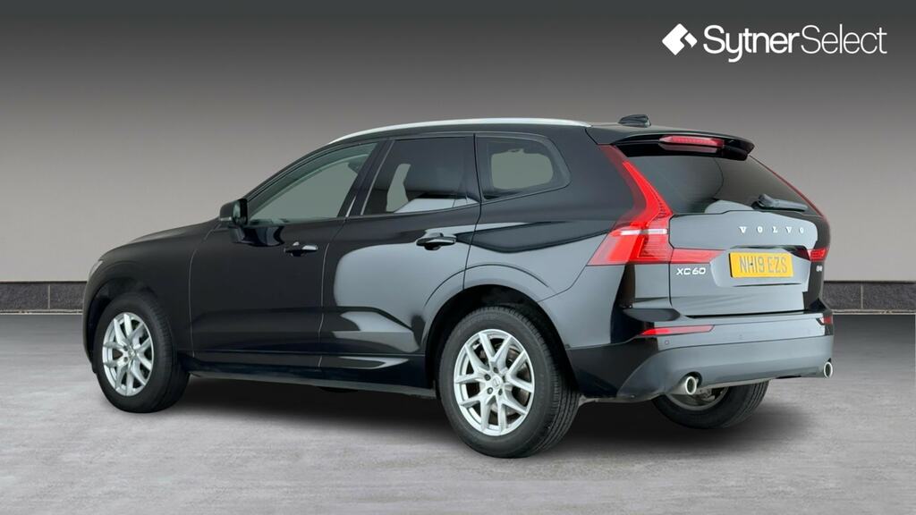 Volvo XC60 2.0 D4 Momentum Geartronic Black #2