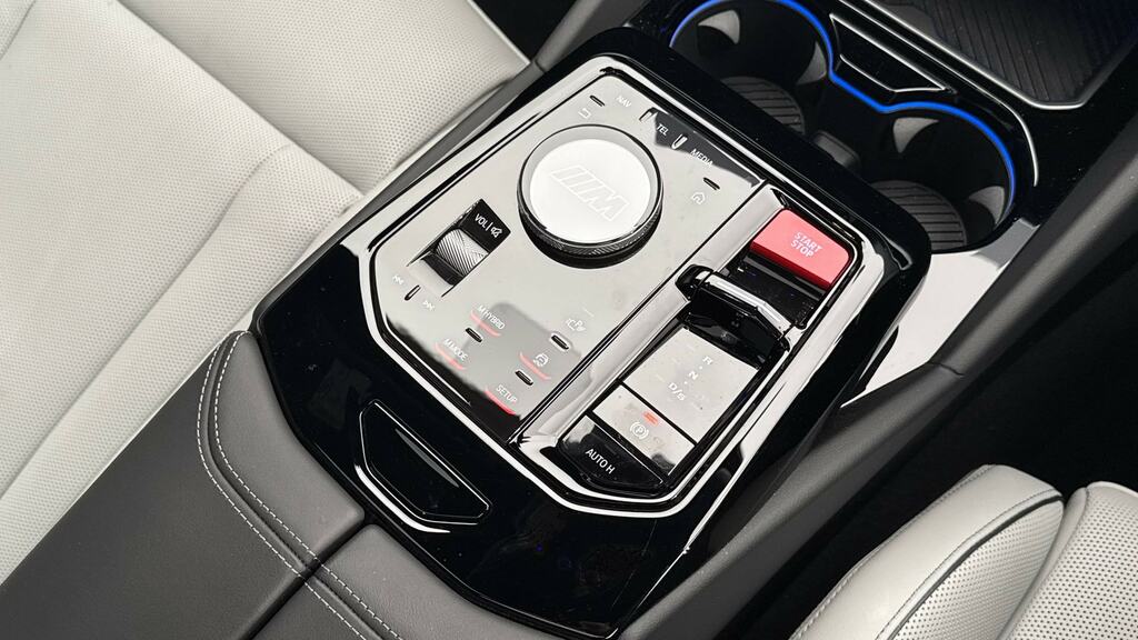BMW M5 Saloon Blue #10