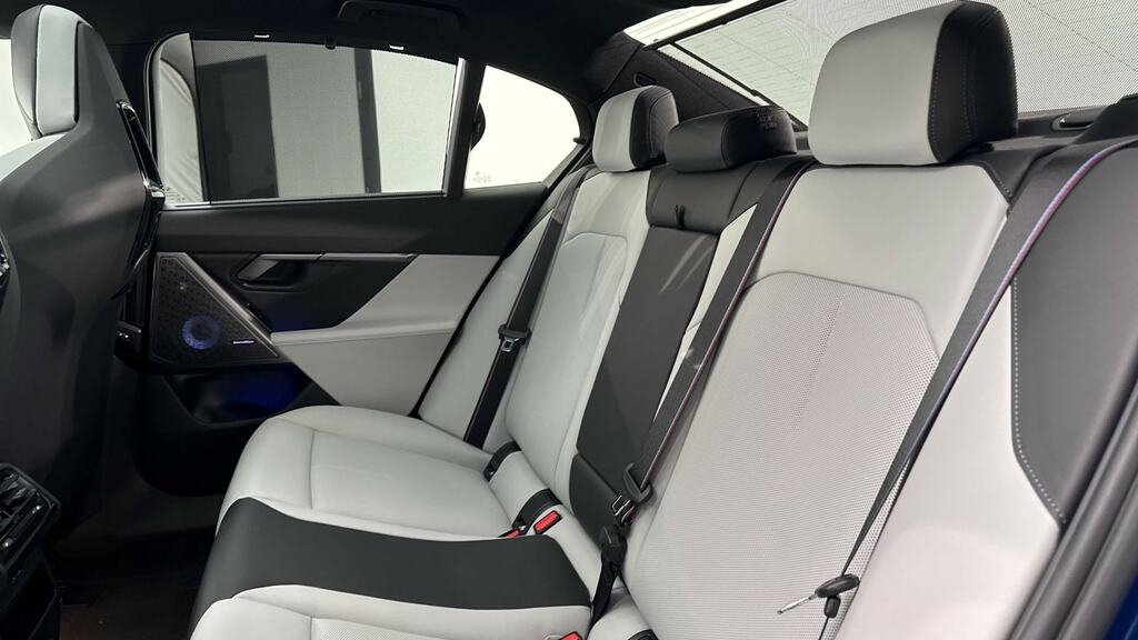 BMW M5 Saloon Blue #12