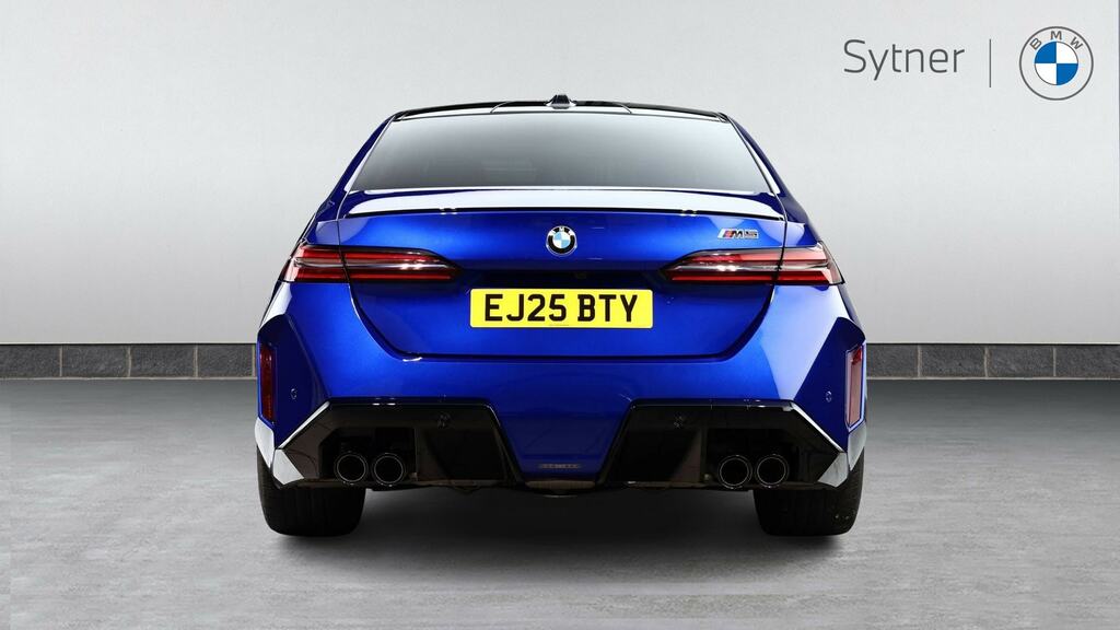 BMW M5 Saloon Blue #15