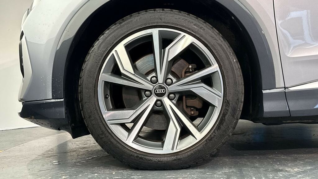 Audi Q4 E Tron 150Kw 40 82.77Kwh Launch Edition BG71UVL Silver #5