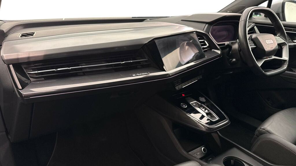 Audi Q4 E Tron 150Kw 40 82.77Kwh Launch Edition BG71UVL Silver #2