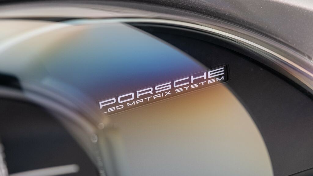 Porsche 911 2dr Pdk Blue #31