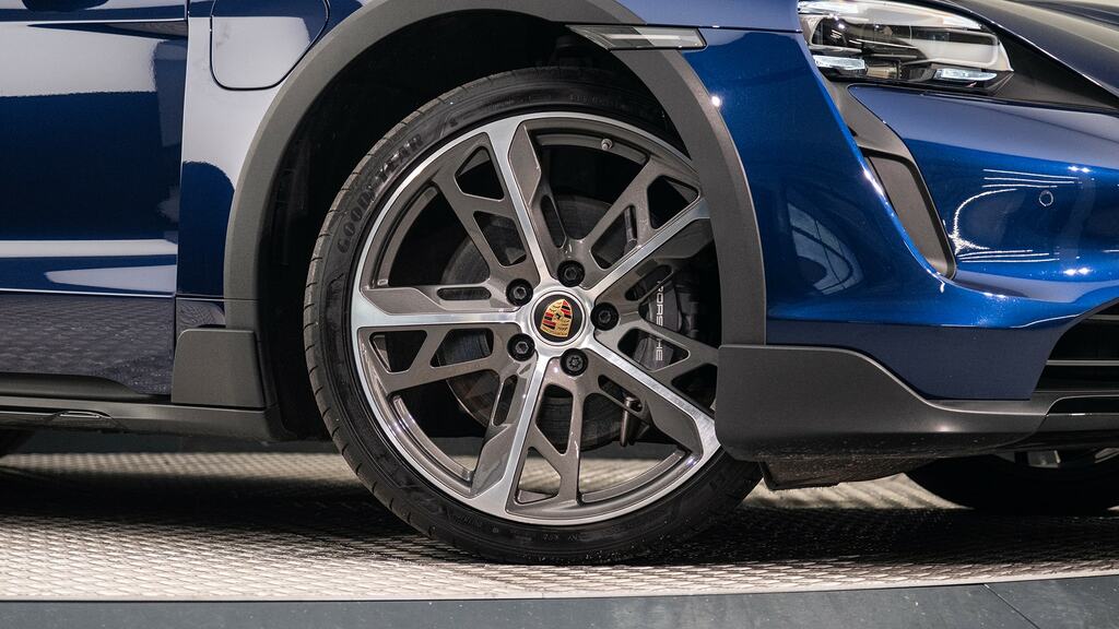 Porsche Taycan Turbo Black #9