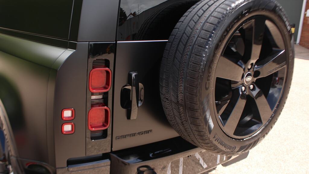 Land Rover Defender 90 3.0 D300 Hard Top X-dynamic Hse Black #5