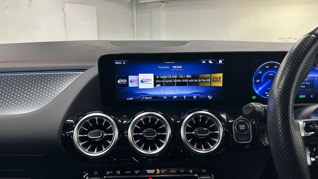 Mercedes-Benz EQA Eqa 350 4Matic Amg Line Premium White #15