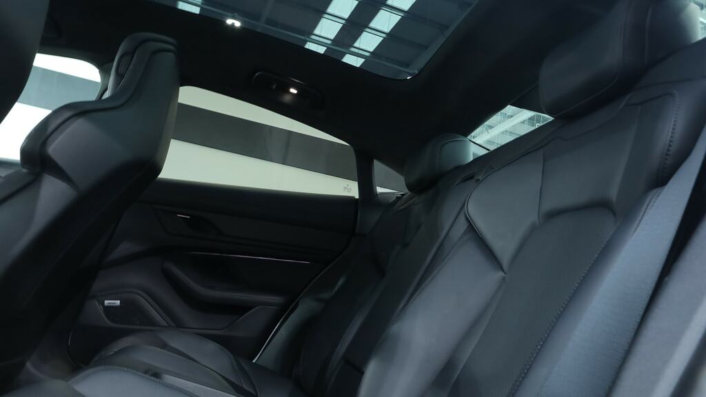 Porsche Taycan Performance Plus 93.4Kwh 4S White #21