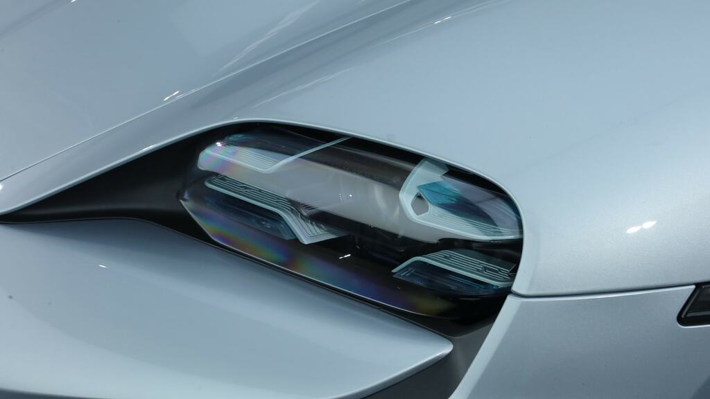 Porsche Taycan Performance Plus 93.4Kwh 4S White #31