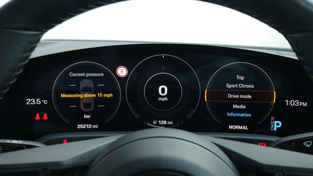 Porsche Taycan Performance Plus 93.4Kwh 4S White #12