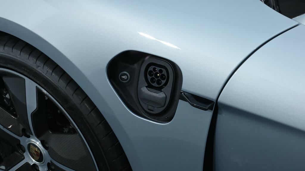 Porsche Taycan Performance Plus 93.4Kwh 4S White #25