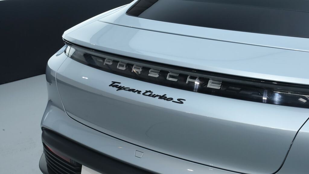 Porsche Taycan Performance Plus 93.4Kwh 4S White #29