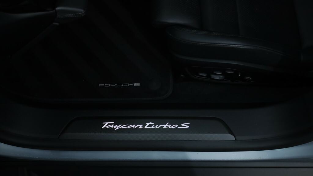 Porsche Taycan Performance Plus 93.4Kwh 4S White #22