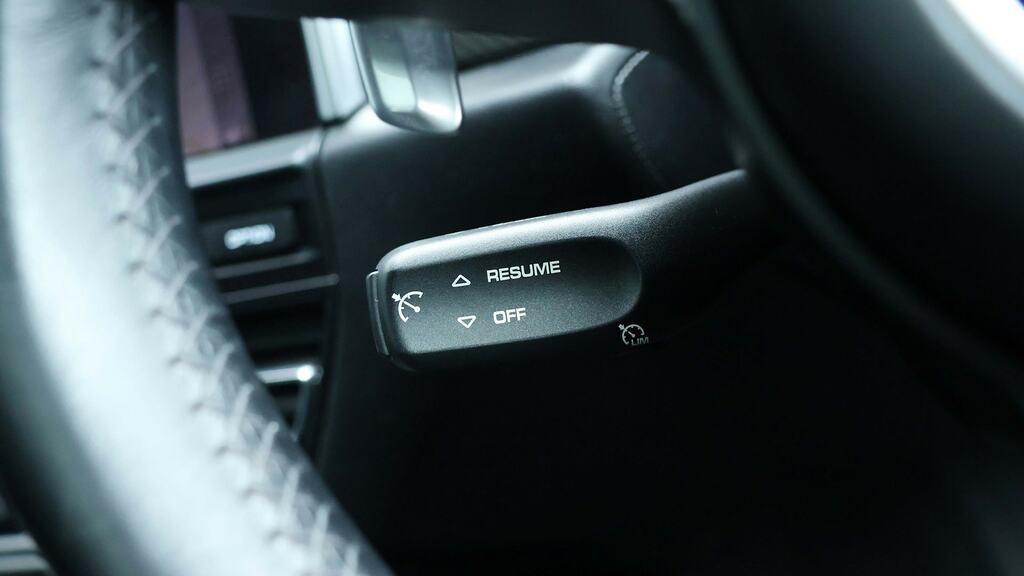 Porsche Macan Macan Semi-auto Blue #22