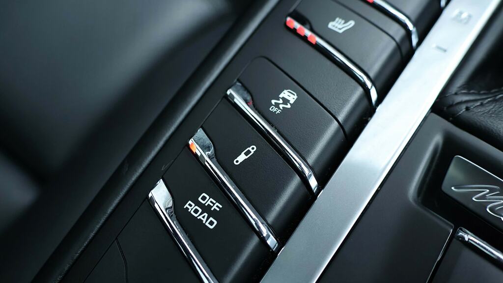 Porsche Macan Macan Semi-auto Blue #16