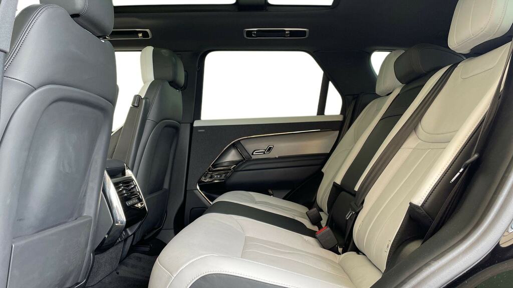 Land Rover Range Rover Sport 3.0 D300 Dynamic Se Black #4